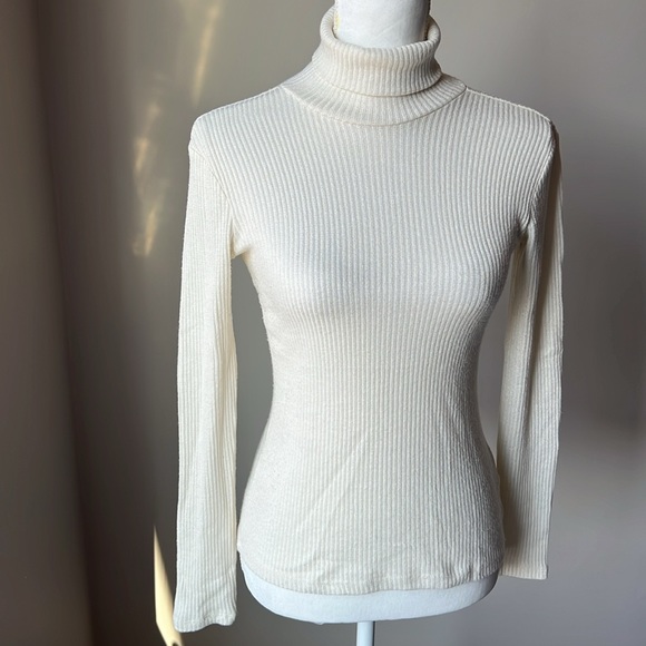 Joe Fresh Turtle Neck - Picture 2 of 11